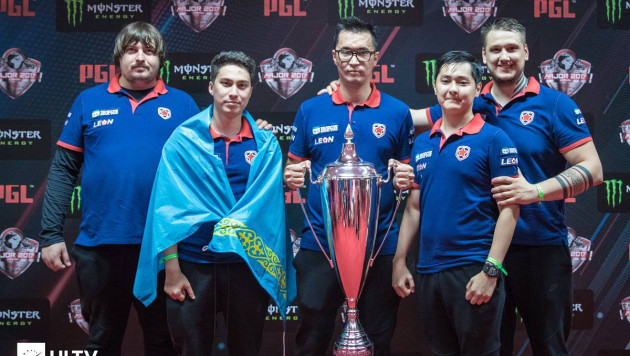 Команда с тремя казахстанскими геймерами выиграла мейджор по CS:GO и заработала полмиллиона долларов