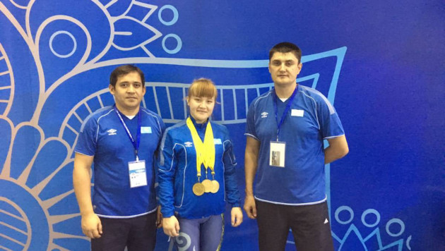 Казахстанка Карина Кузганбаева завоевала "золото" чемпионата Азии по тяжелой атлетике среди юношей и девушек