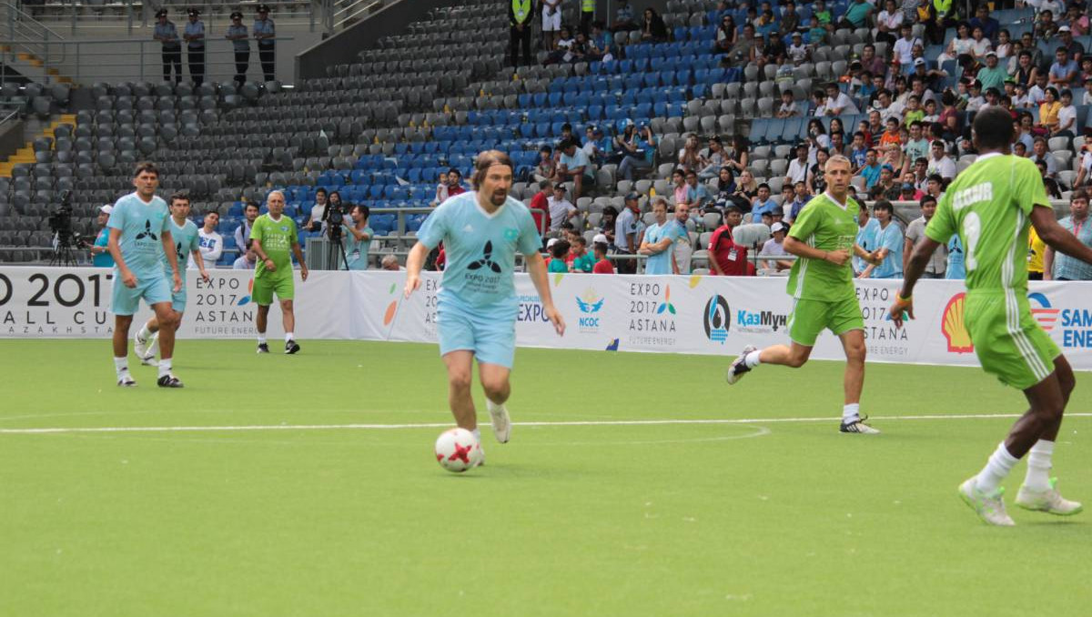 Казахстан пропустил семь мячей от сборной звезд мира на EXPO-2017 Football Cup