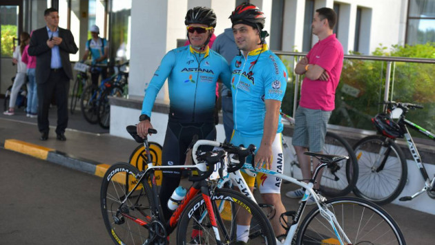 Известные казахстанские спортсмены приняли участие в благотворительном велопробеге Charity Tour de Burabay