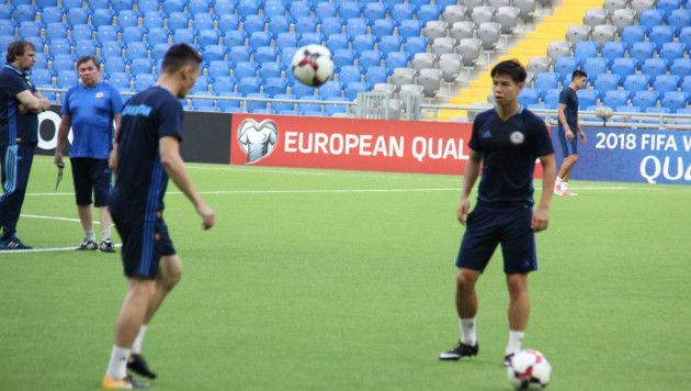 Казахстанские футболисты провели открытую тренировку перед матчем с Черногорией в отборе на ЧМ-2018