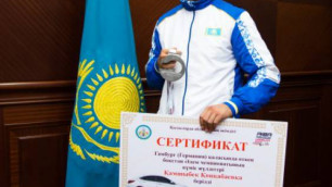 Камшыбек Кункабаев получил автомобиль от акима за "серебро" ЧМ по боксу