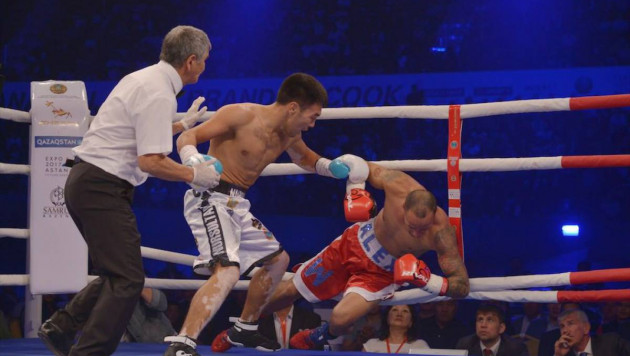 Казахстанец Жанабаев нокаутировал соперника в первом раунде в андеркарте Каната Ислама