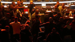 Фанаты устроили драку перед боем Юбенка во Всемирной боксерской суперсерии
