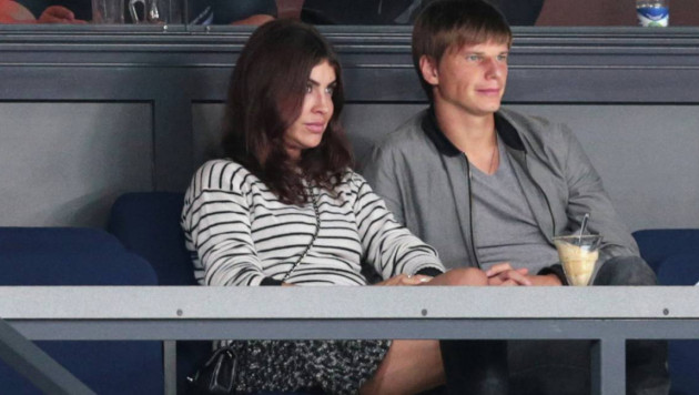 Жена Аршавина назвала причину ухода от футболиста
