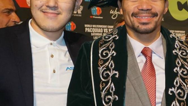 Подаривший Пакьяо казахский чапан промоутер оценил вероятность его боя с Исламом
