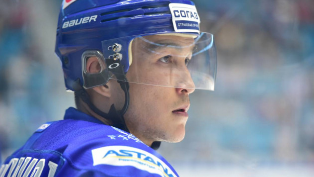 Талгат Жайлауов подрался с хоккеистом "Северстали" в матче КХЛ
