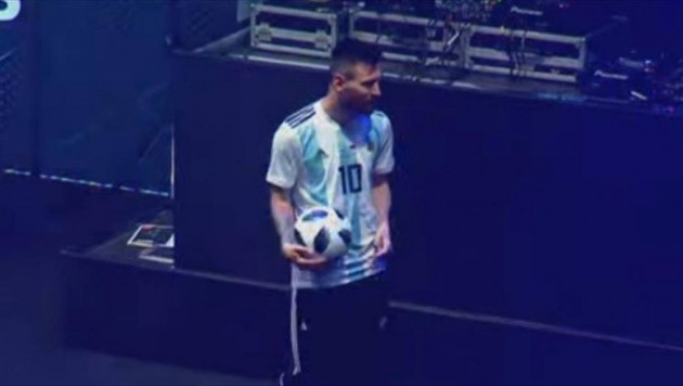 Месси представил официальный мяч чемпионата мира по футболу 2018 года