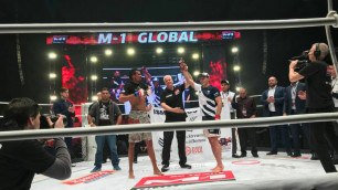 Казахский боец из России одержал победу в главном бою турнира M-1 Challenge 85