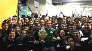 Геннадий Головкин в футболке сборной Мексики удостоился оваций на матче НФЛ в Мехико