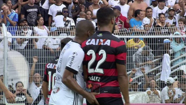 Бразильского футболиста удалили за попытку засунуть палец в зад соперника