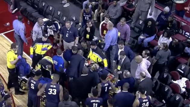 Баскетболиста реанимировали после остановки сердца во время матча