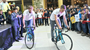 Конкурсы со звездами. Как велокоманда "Астана" провела встречу с болельщиками в столице Казахстана 