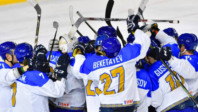 Сборная Казахстана обыграла Австрию и вышла в лидеры за тур до финиша молодежного ЧМ по хоккею