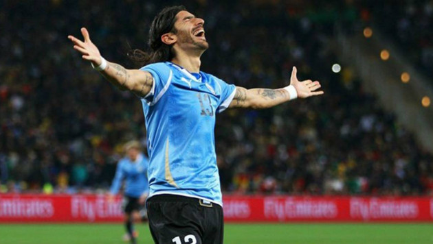 Уругвайский футболист перешел в 26-ю команду в карьере и установил мировой рекорд