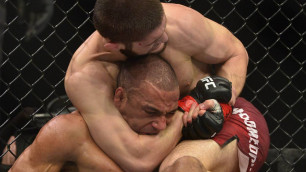 Непобежденный Хабиб Нурмагомедов одержал 25-ю победу в карьере на турнире UFC в Лас-Вегасе