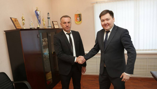 31-летний директор и родившийся в Семее белорусский тренер возглавили "Шахтер"
