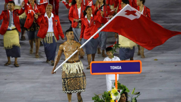 Взорвавший соцсети обнаженный знаменосец Тонга с Олимпиады в Рио отобрался на зимние Игры в Корею