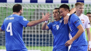 Сборная Казахстана забила четыре гола Польше в первом тайме матча Евро-2018 по футзалу