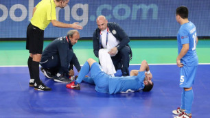 Нападающий сборной Казахстана сломал ногу и пропустит матч за выход в полуфинал Евро-2018 по футзалу
