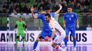 Сборная Казахстана проигрывает Испании после первого тайма полуфинала Евро-2018 по футзалу
