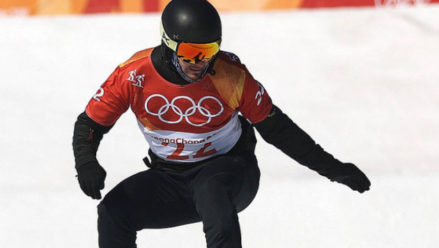 Получивший травму на Олимпиаде российский сноубордист показал ногу после операции