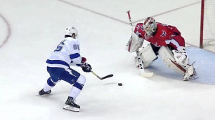 Российский хоккеист НХЛ обманул голкипера и забил ему между ног без броска