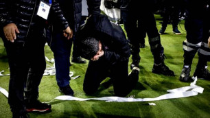 Метатель туалетной бумаги отправил тренера команды-соперника в больницу и сорвал матч в Греции