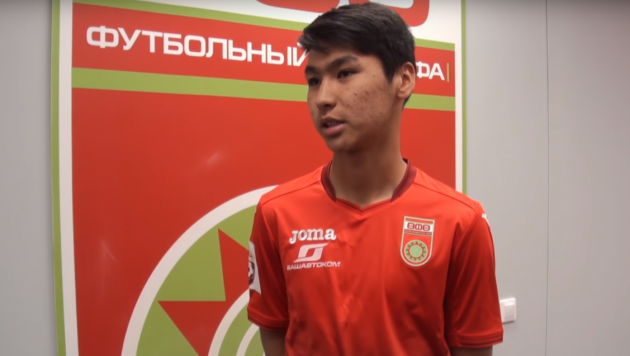 Фанаты из Казахстана поддержали Сейдахмета на официальной презентации в качестве игрока "Уфы"