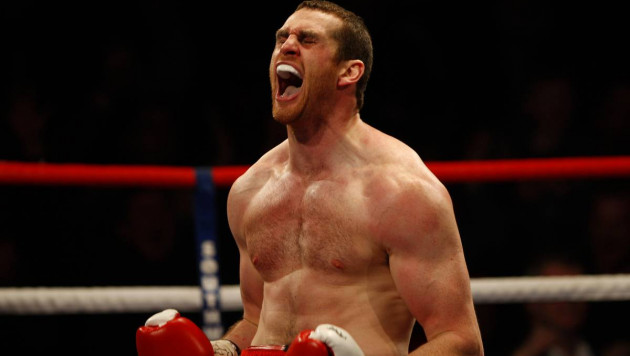 Нокаутированный в пяти боях британский боксер снова рвется в ринг за титулом