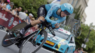 Велогонщик "Астаны" финишировал десятым на восьмом этапе "Джиро д'Италия"