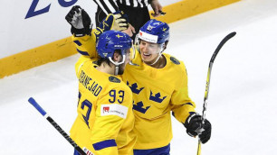 Два шведских хоккеиста раскатали защитника и жестоко опозорились перед пустыми воротами