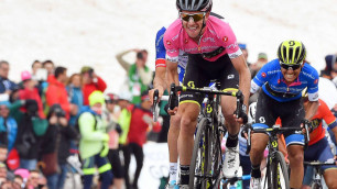 Лидер "Джиро д'Италия" выиграл этап памяти погибшего гонщика "Астаны" Скарпони