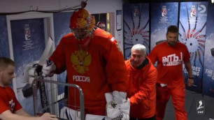 Вратаря сборной России по хоккею вывезли на матч ЧМ-2018 на тележке