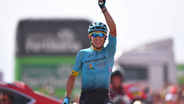 Капитан "Астаны" в решающий день взобрался на подиум и стал третьим в общем зачете "Джиро д'Италия" 