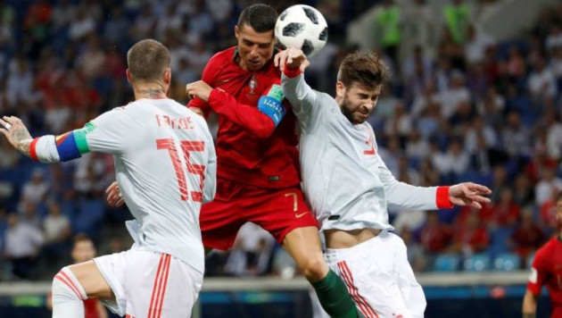 Тренер сборной Португалии объяснил хет-трик Роналду в матче с Испанией