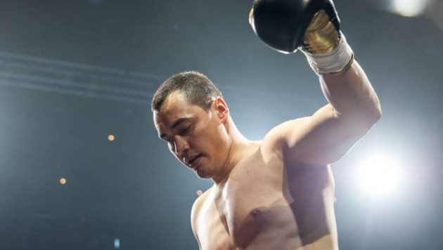 Казахстанский супертяж одержал досрочную победу в андеркарте боя чемпиона WBA