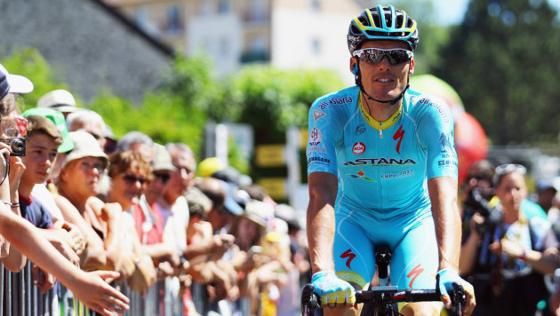Гонщик "Астаны" упал на втором этапе и снялся с "Тур де Франс"