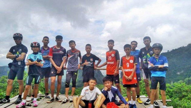 12 юных футболистов и тренер спасены из затопленной пещеры в Таиланде после 17 дней заточения