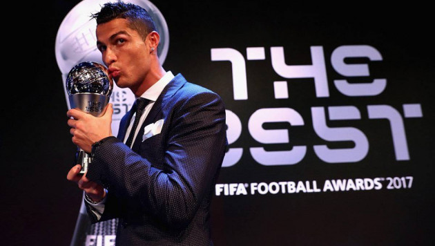 Месси, Роналду, Мбаппе и еще семь игроков претендуют на приз лучшему футболисту года по версии ФИФА