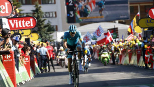 Капитан "Астаны" потерял две позиции в общем зачете после 19-го этапа "Тур де Франс"
