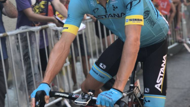 Спортдиректор "Астаны" назвал причины выпадения капитана из ТОП-10 на "Тур де Франс" и задачи на последние этапы