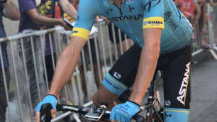 Спортдиректор "Астаны" назвал причины выпадения капитана из ТОП-10 на "Тур де Франс" и задачи на последние этапы