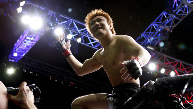 Японский боец нокаутировал ветерана UFC в первом раунде и "похоронил" его в ринге