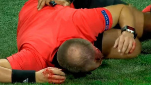 Помощнику арбитра разбили голову стеклянной бутылкой в матче Лиги Европы