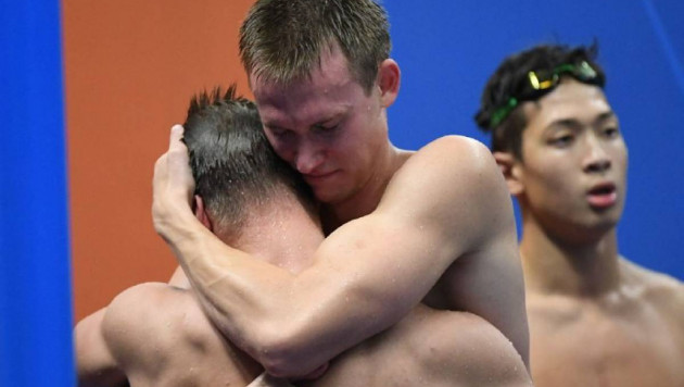 Слезы счастья? Как Баландин и другие пловцы сборной Казахстана радовались медали Азиады-2018