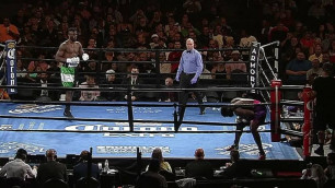 Боксер выиграл бой на первой секунде после "побега" соперника с ринга