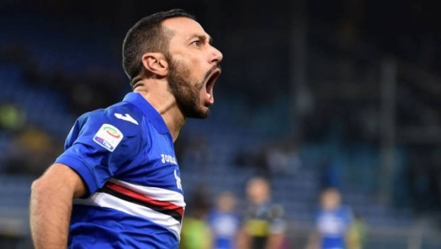 Итальянский футболист забил эффектный гол пяткой бывшей команде и извинился перед голкипером