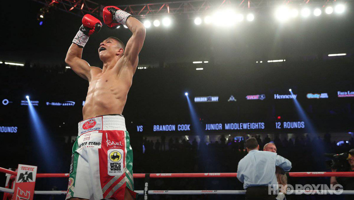 Видео боев, или как чемпион WBO и Гонсалес нокаутировали соперников в вечере GGG - "Канело"