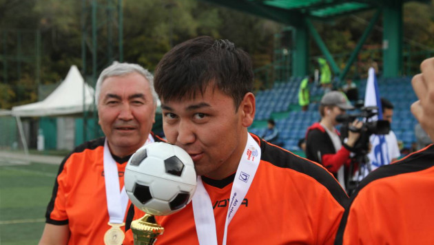 На чемпионате Казахстана по футболу в Алматы определилась лучшая команда врачей